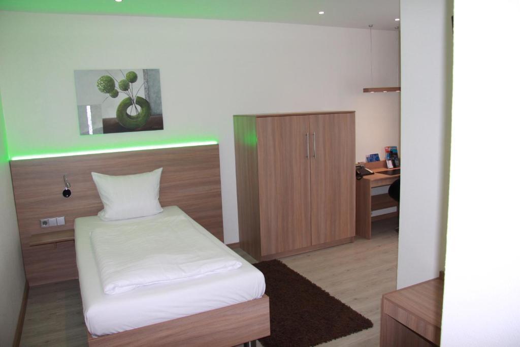Hotel Barth Кайзерслаутерн Екстериор снимка